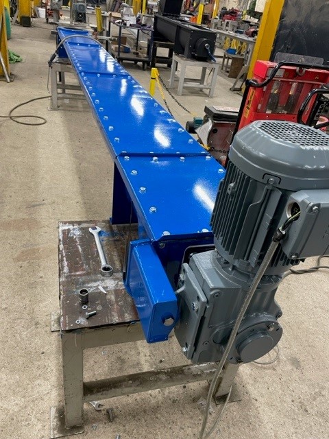 Conveyor for carbon black